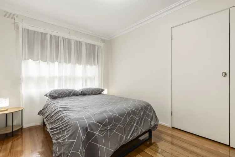 North Facing Family Residence In The Heart of Dingley Village