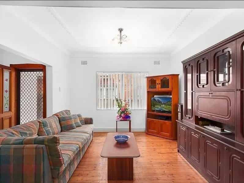 Lease Double Brick Residence in Beverley Park with Spacious Interiors
