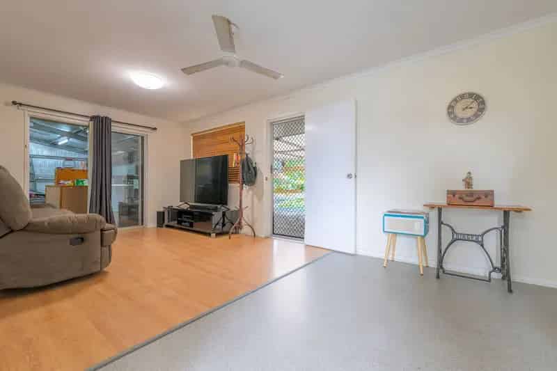 GOOD INVESTMENT OPPORTUNITY…NEAT & TIDY LOWSET BRICK HOME IN TELINA…SPACIOUS ATTACHED SHED