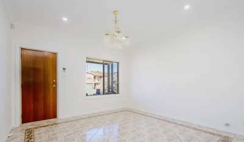 Lease single-storey family home in Quakers Hill with spacious backyard