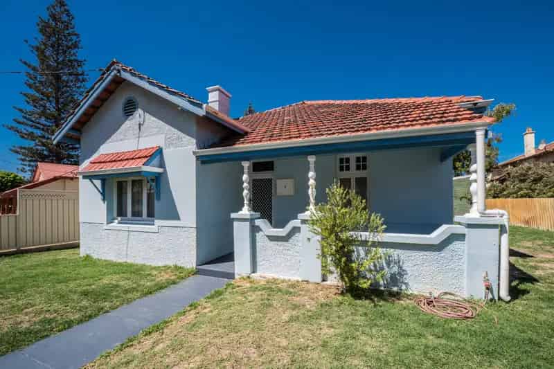 Very rare central with 2 street frontage