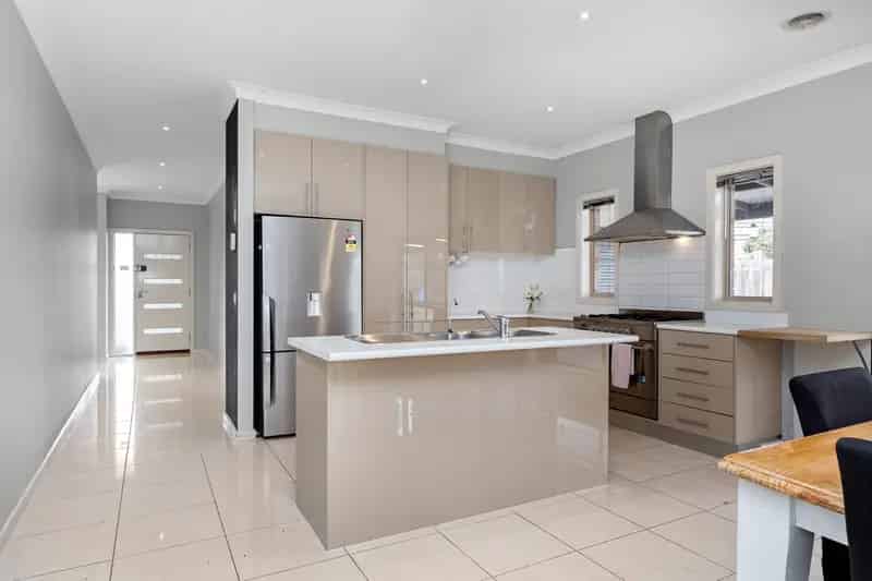 Real Estate For Lease - 26 Ovens Circuit - Whittlesea , VIC
