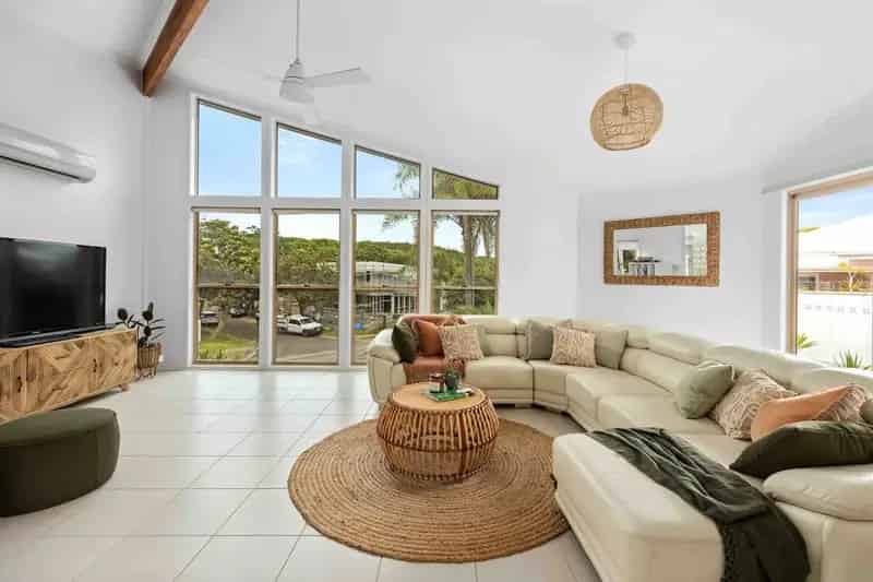 Great Family home with Pool - Fully Furnished