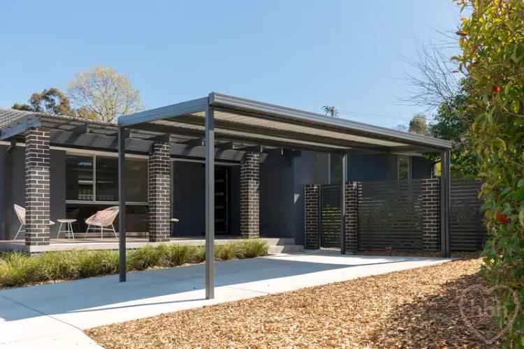 Gorgeous 3-Bedroom Home in Giralang  Modern Renovation Near Parkland