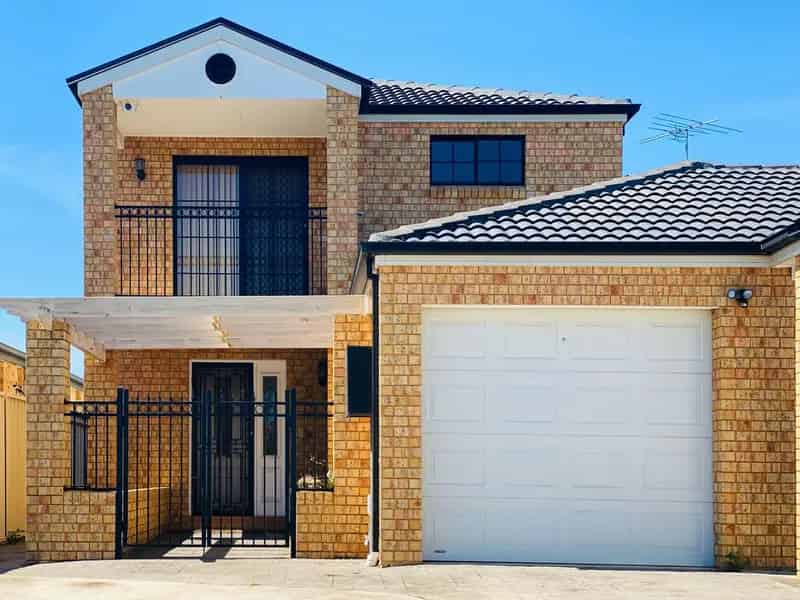 DUPLEX BRICK HOUSE AVAILABLE NOW