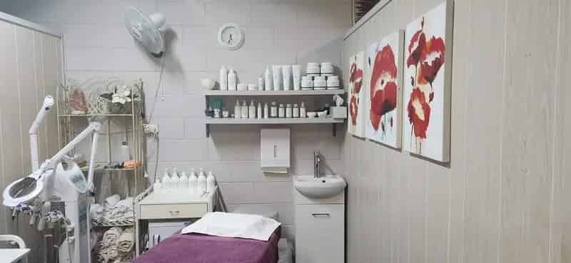 Buy Beauty Salon in Collinsville with High Visibility and Growth Potential