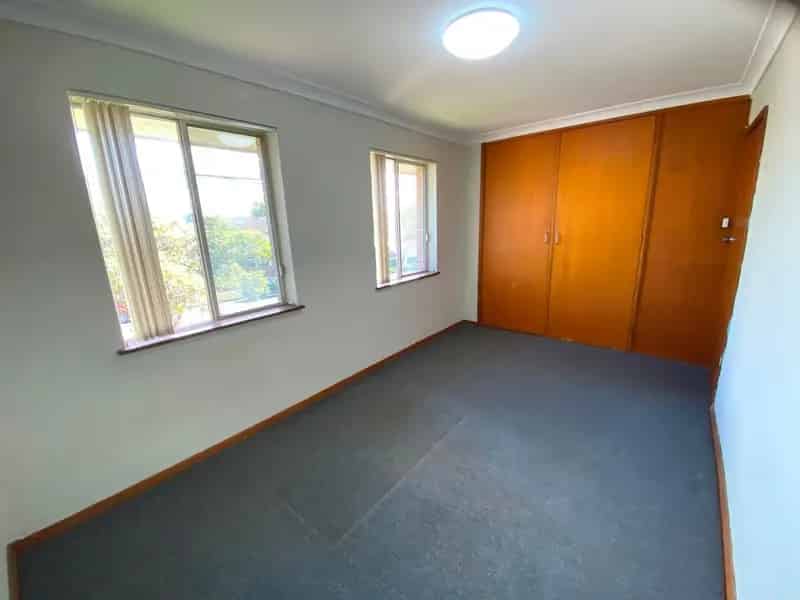 1 room house of 290 m² in Newcastle