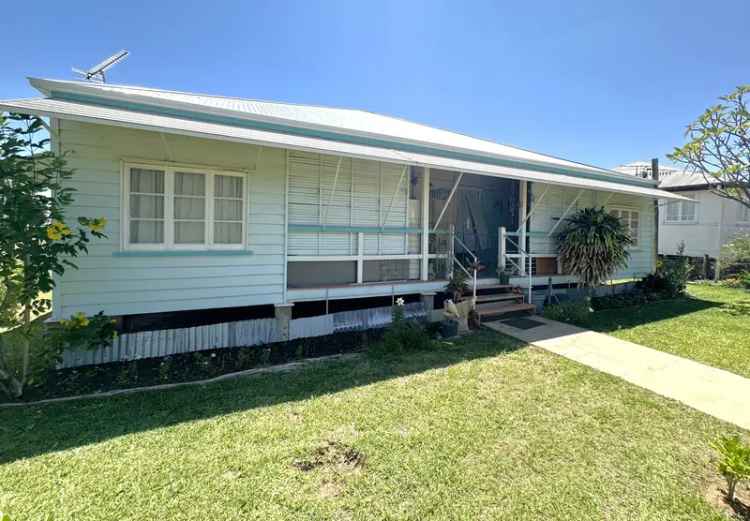 Queenslander Cottage - 3 Bed, Updated Kitchen, Established Gardens