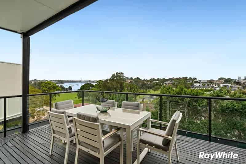 Putney sanctuary, family haven with stunning views