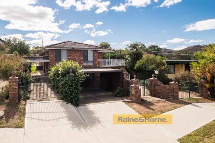 7 Bedroom Dual Living Home with Amazing Views