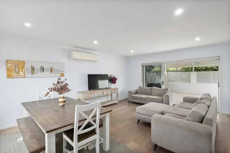 Duplex/Semi-detached For Sale - 1 Rowan Place, Figtree NSW 2525