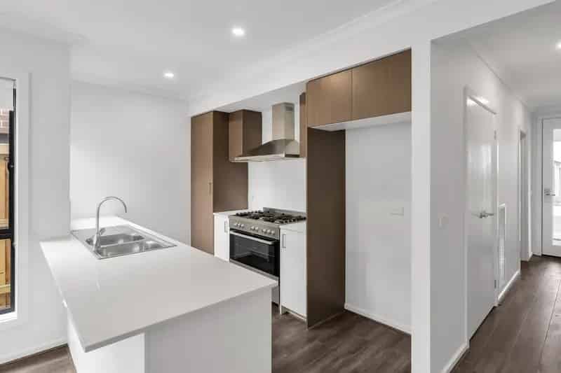 Brand new Manor Lakes home