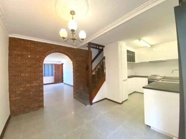 Three Bedroom Townhouse Near City Center Available 07032025