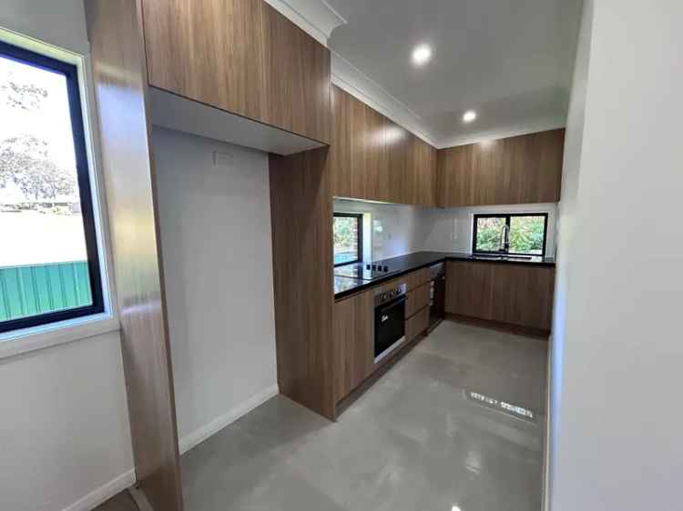 3 Bed House Bradbury NSW - Modern, Stylish, Family Friendly