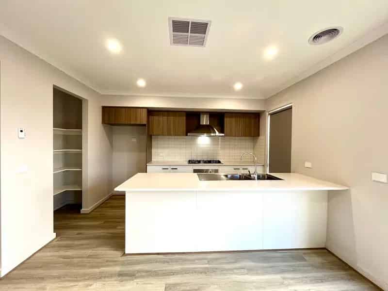 Brand New Home in Popular Mt Atkinson Estate, Truganina - 3 bedrooms 2 bathroom