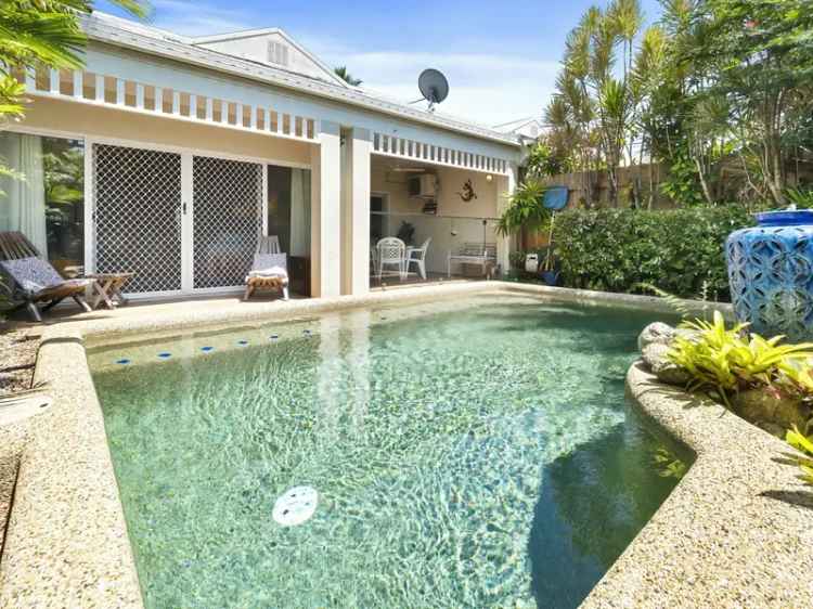 Rent Charming Villa with Pool and Courtyards in Palm Cove