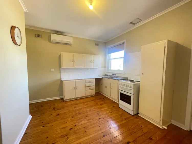 Rent House in Whyalla Norrie with Three Bedrooms and Carport