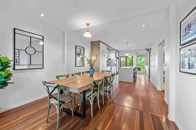 Expansive Dual-Level Queenslander in Prime Inner-City Location