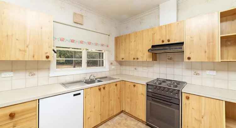 3 Bed Brick Veneer Home Near Hamilton Shops