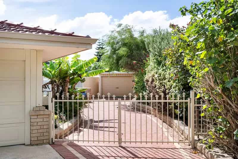 Affordable Suburban Gem - 800m2, Side Access and Workshop