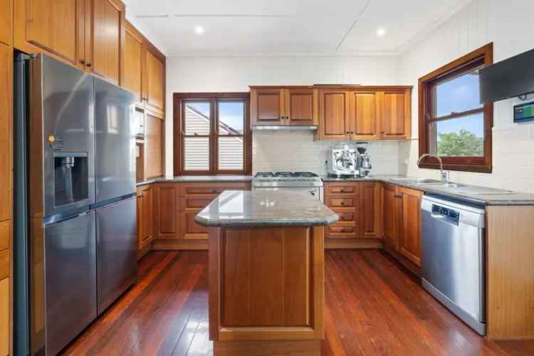 Charming Queenslander with Breathtaking Views - Nundah