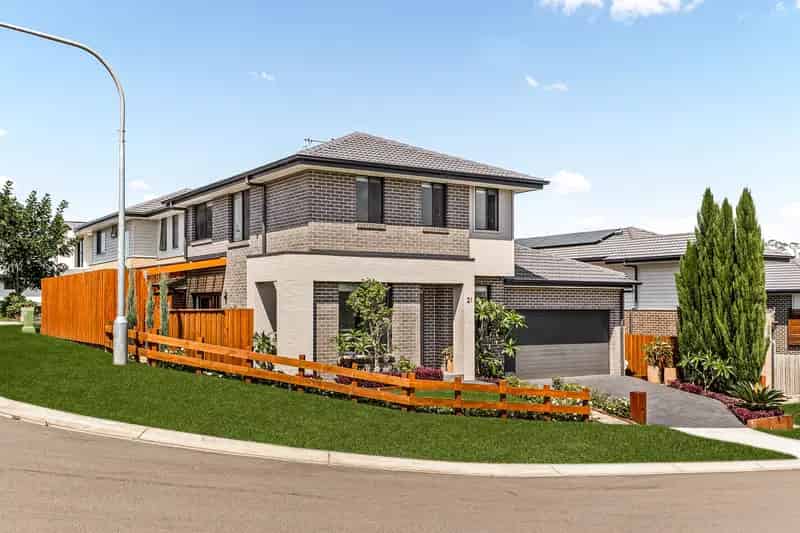 North Facing, Corner positioned 4 Bedroom PLUS Study!