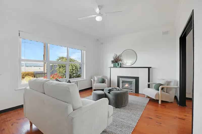 CONTACT AGENTS TO ARRANGE VIEWING!!