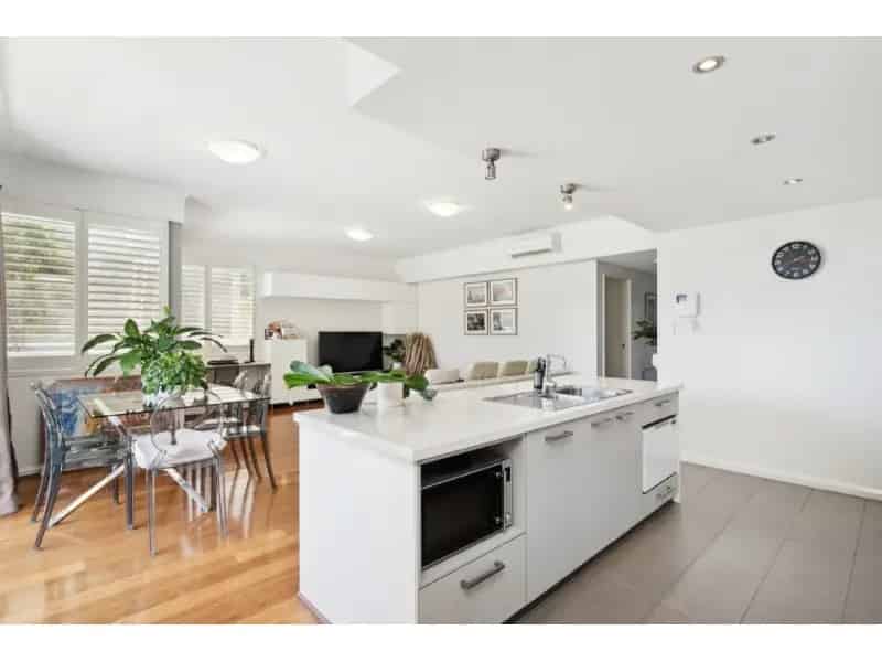 Luxurious Furnished Apartment In Prime East Perth Location