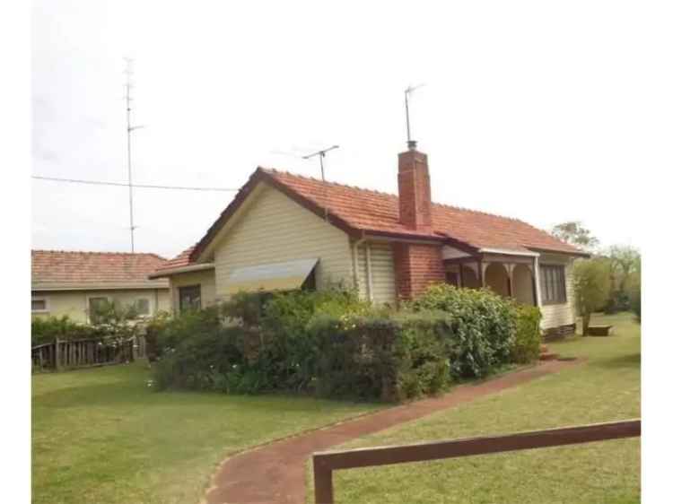 House For Sale in Bunbury, Western Australia