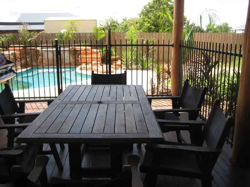 LOVELY FAMILY HOME WITH A POOL