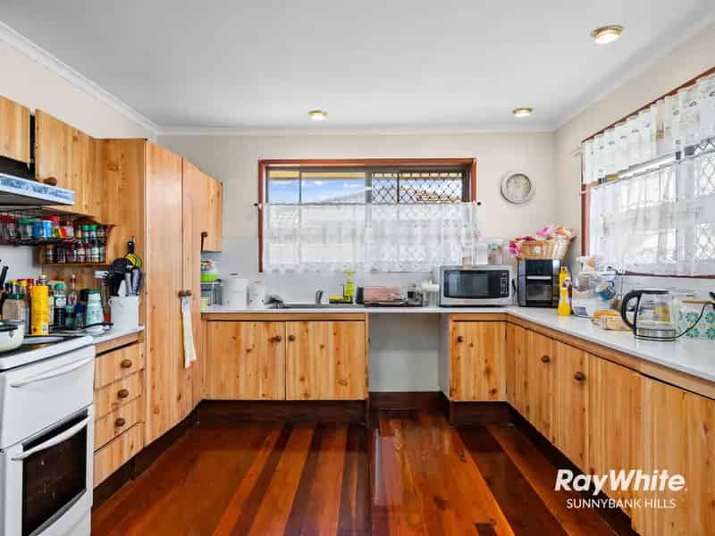 Expansive Family Home, With Dual Living Potential, Full Brick Quality In An Idyllic Location Walking Distance to Shopping Centres