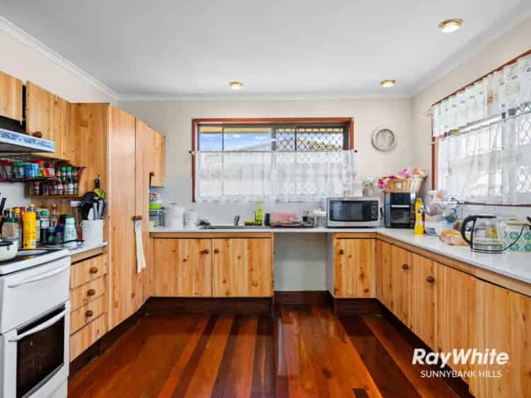 Expansive Family Home, With Dual Living Potential, Full Brick Quality In An Idyllic Location Walking Distance to Shopping Centres