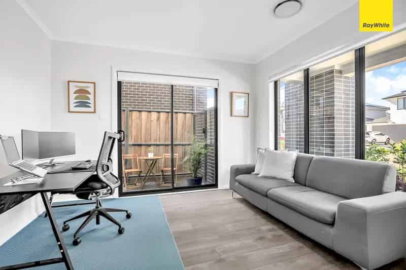 Luxurious 6 bedroom Eden Brae Home, Perfect for Multigenerational Living or Large Families.