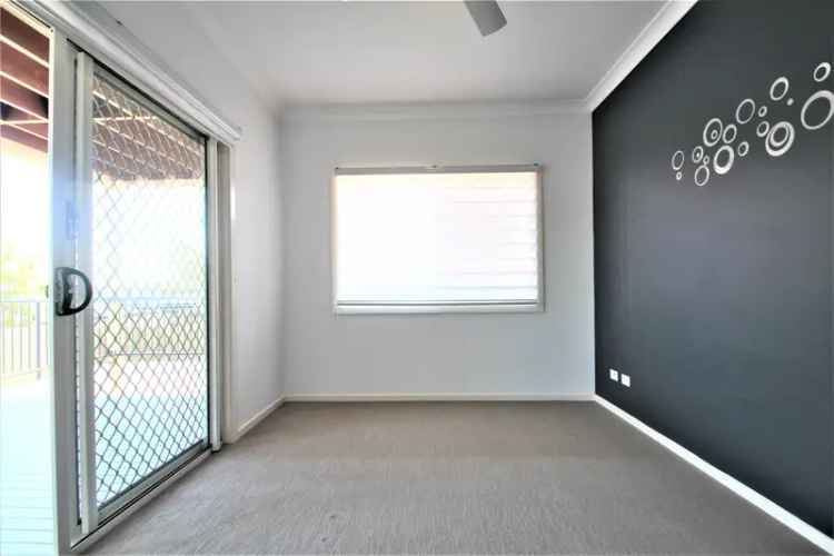 Contemporary Five Bedroom Residence in Sought After Brookwater!