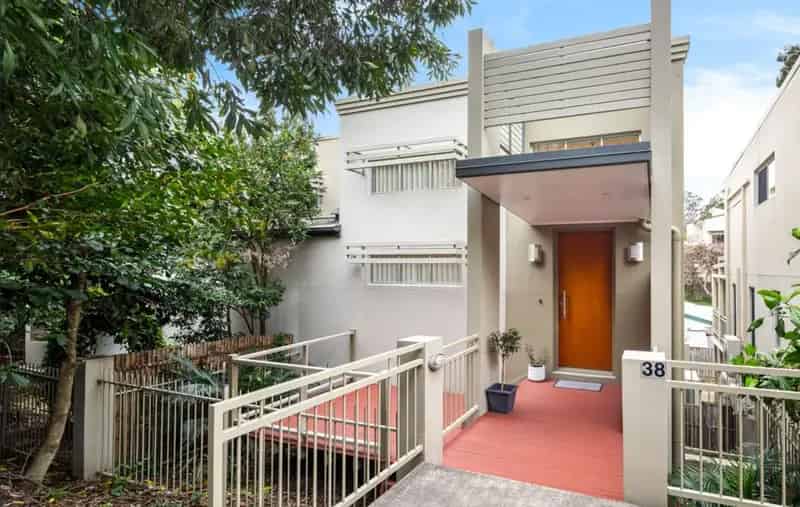 Blue-Chip St Lucia Living - Elegant, Low-Maintenance Townhome