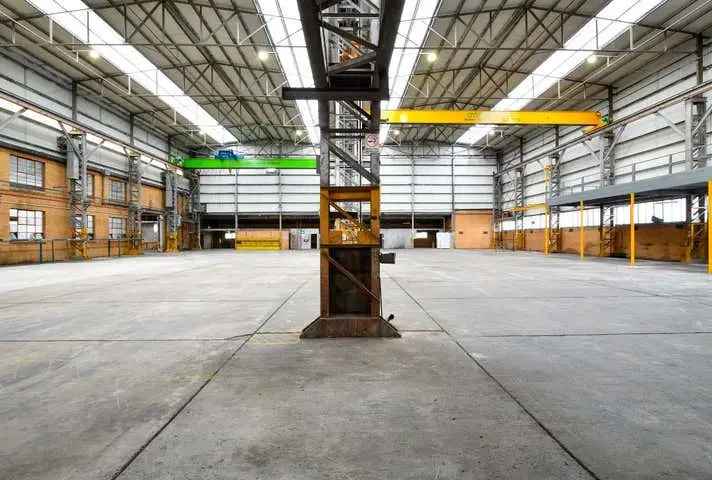 Huntingdale Warehouse 3693 sqm  High Clearance Space for Lease