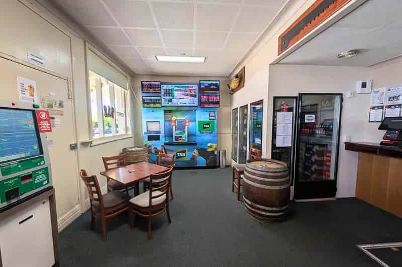 HIBERNIAN HOTEL BEECHWORTH - 1P6324