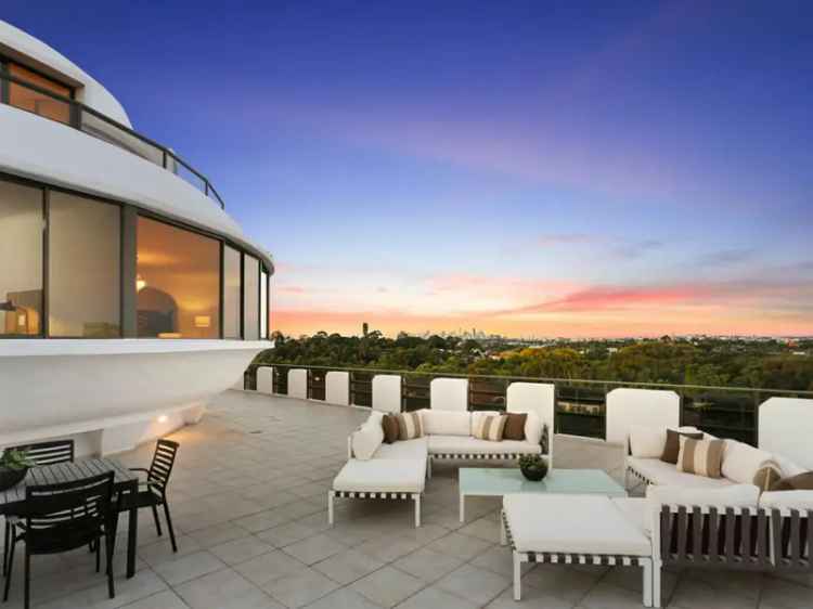 Remarkable luxury home with sublime panoramic views