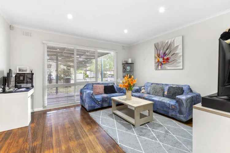 ENDLESS POTENTIAL IN PRIME SPRINGVALE SOUTH LOCATION SITTING ON 642SQM (APPROX.)