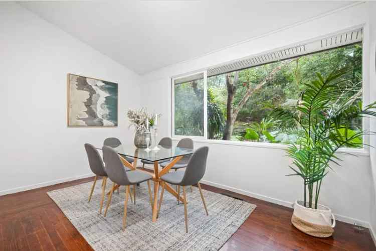 Family Home near Thornleigh Station Bushland Views