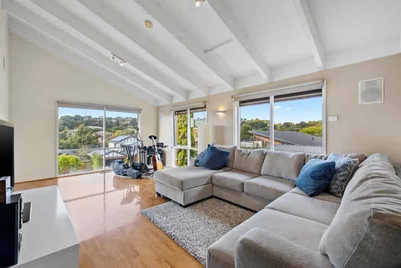Family home with spectacular views!