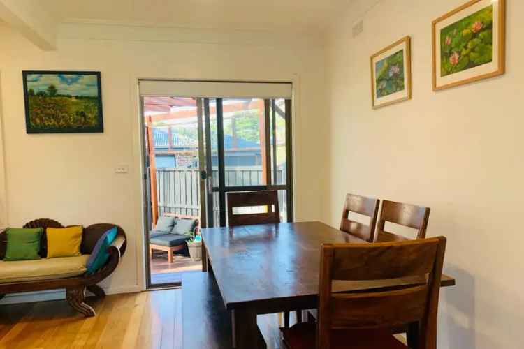 3 Bedroom House in Melbourne Near Train Station and Trams