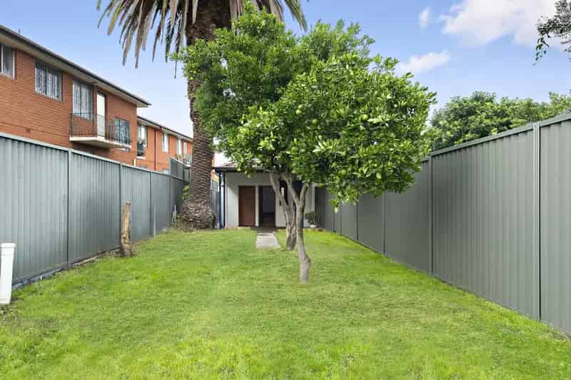 Lease three bedroom house Marrickville with north facing backyard