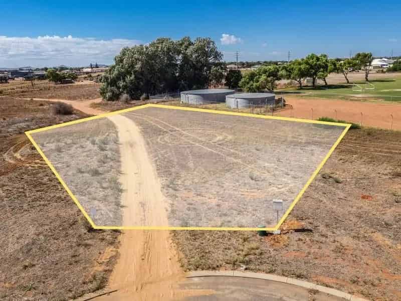 Triplex site 1557m2