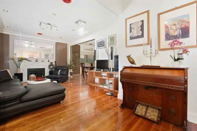 Charming 4-Bedroom Cottage Werribee