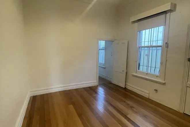 House For Rent , 18, Fairchild Street, Melbourne, Victoria
