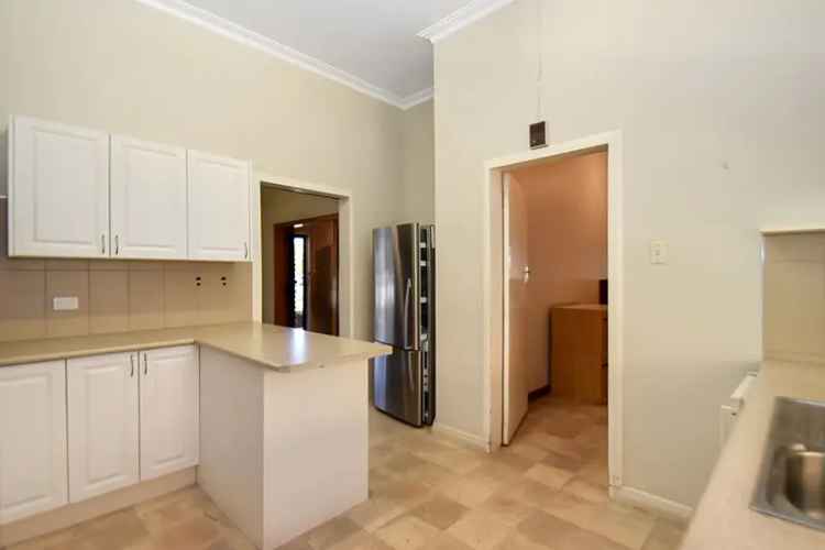 Spacious Family Home 3 Beds 1 Bath Large Block Broken Hill