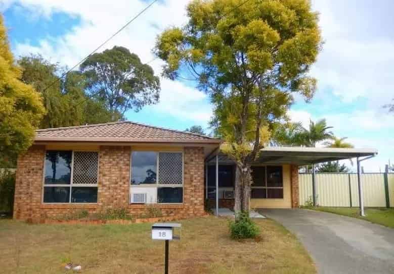 Lease 3 bedroom house in Crestmead with spacious backyard
