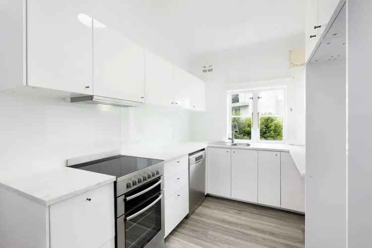 Balmoral Apartment - 2 Bed, Modern Kitchen, Parking, Beach Proximity