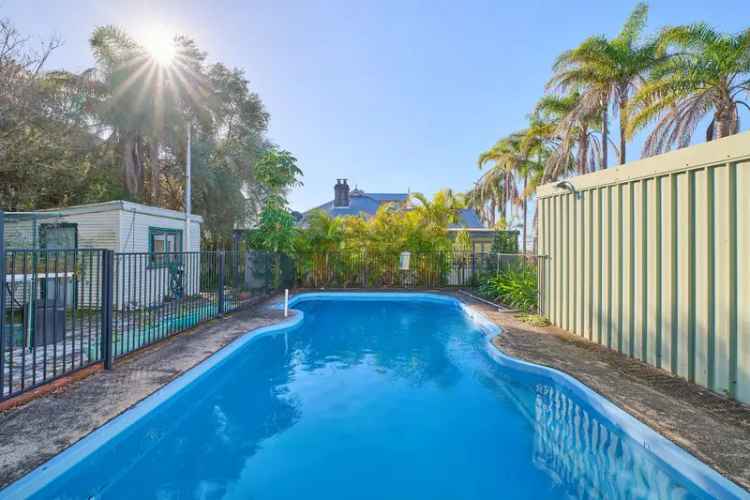 Lease 1930s Timber Home in Port Macquarie with Pool